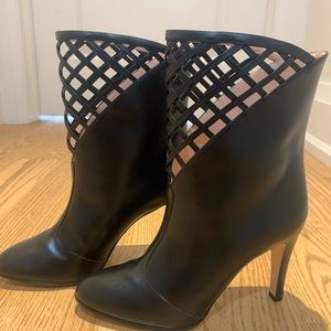 GUCCI Damir Lattice Cutout Leather Ankle Boots Black 39.